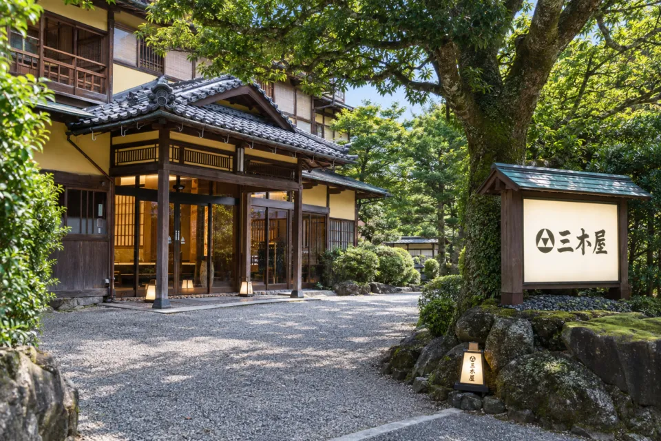 三木屋の正面玄関と看板
