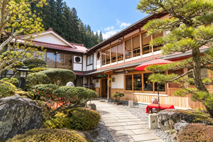 光緑園西清の正面外観