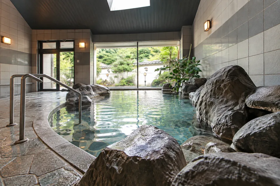 甲州湯村温泉 柳屋の「石の湯」の岩風呂