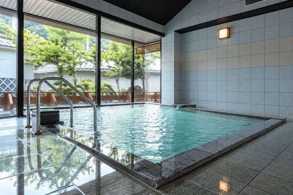 甲州湯村温泉 柳屋の「花の湯」の内湯