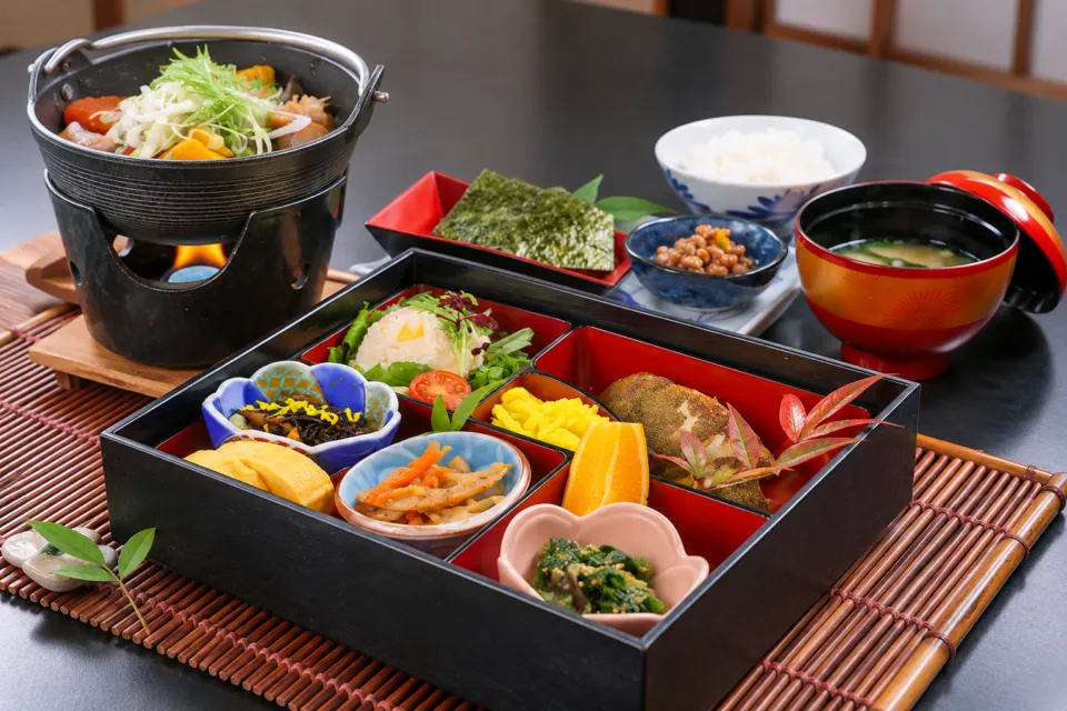 甲州湯村温泉 柳屋の和朝食の膳とほうとう