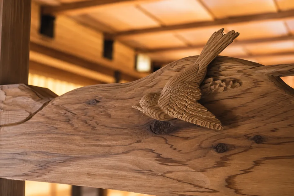 高野山別格本山 一乗院の鳥の木彫り