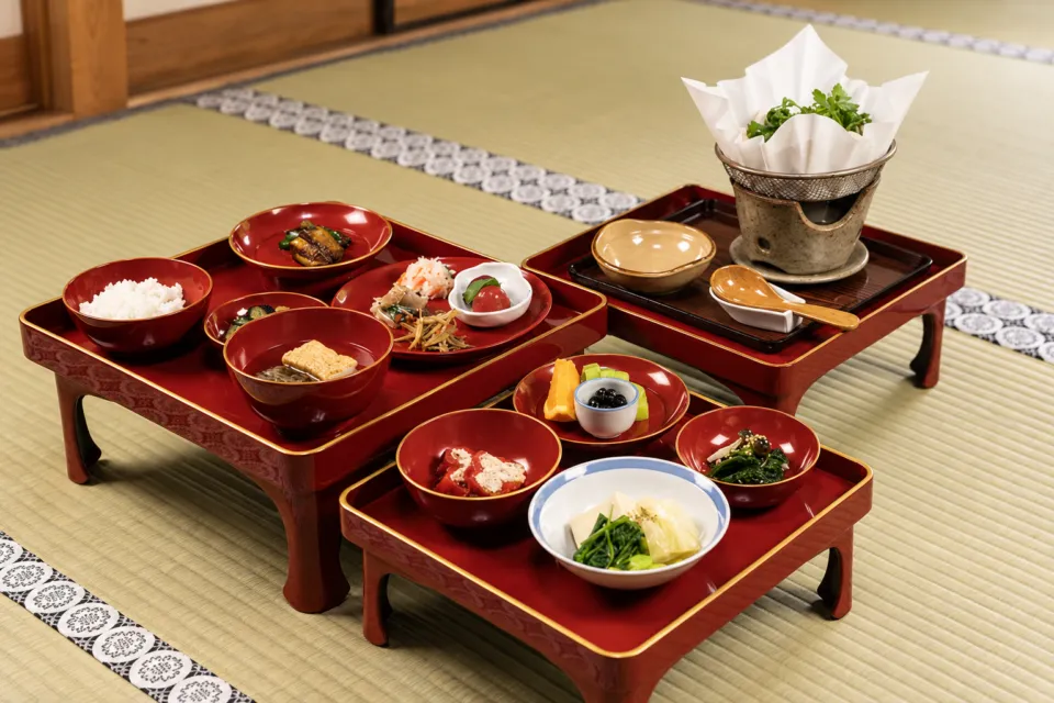 高野山 別格本山 清浄心院の膳に並べられた精進料理