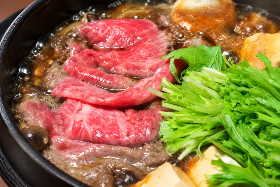観光旅館 久保治の牛肉と野菜のすき焼き