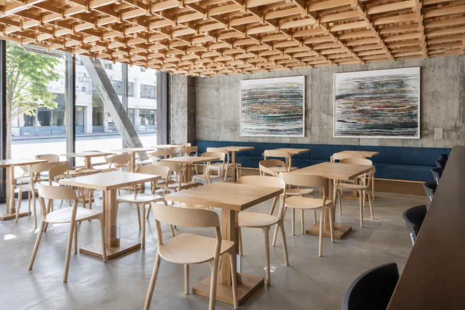 KUMU 金沢 by THE SHARE HOTELSの格子天井とTEA SALON