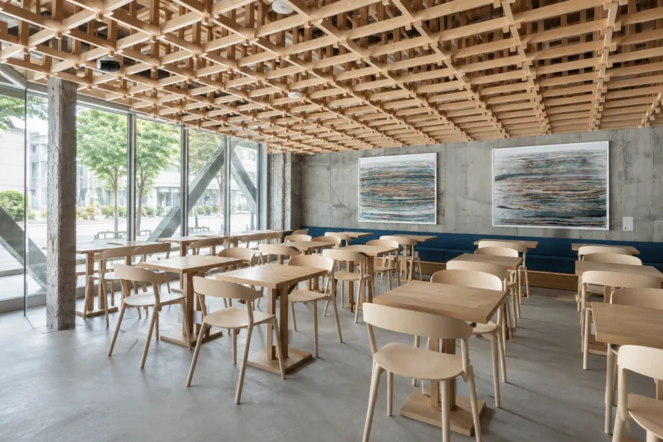 KUMU 金沢 by THE SHARE HOTELSの自然光が入るTEA SALON