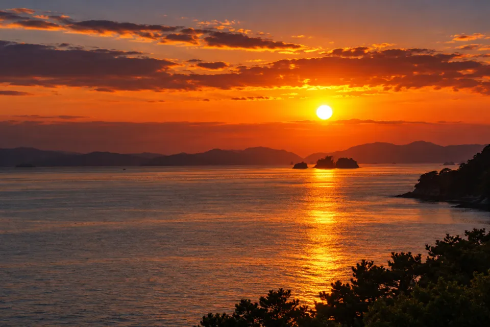 倉敷シーサイドホテルのホテルから眺める瀬戸内海の夕景