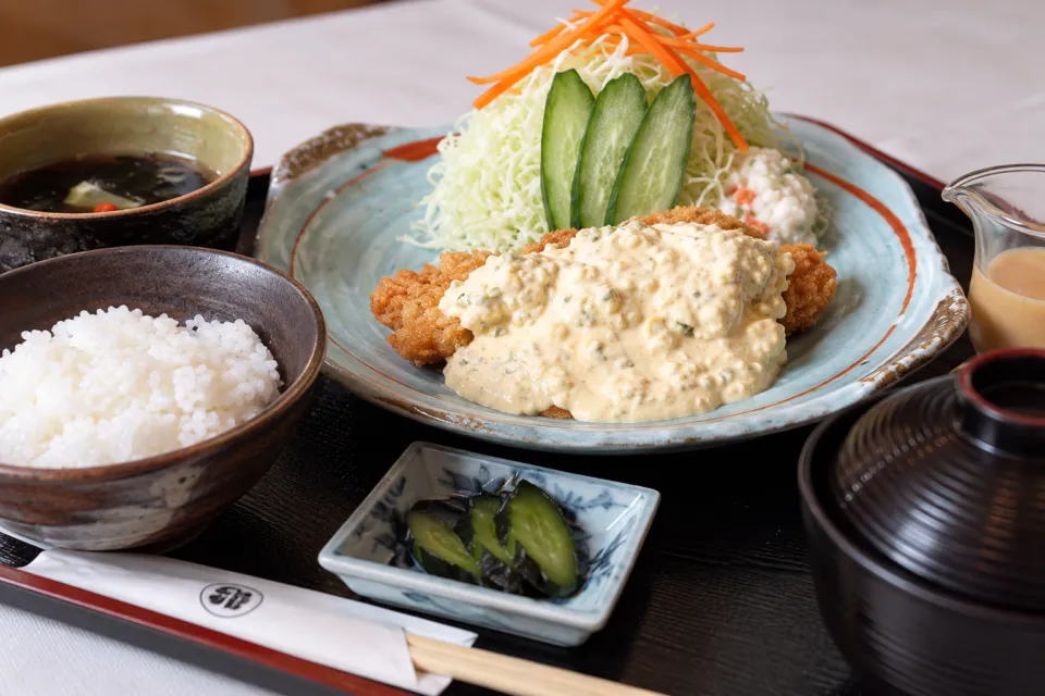 黒豚と郷土料理 青葉の黒酢チキン南蛮定食