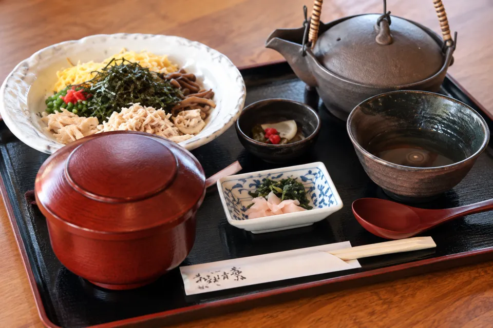 黒豚と郷土料理 青葉の奄美けいはん