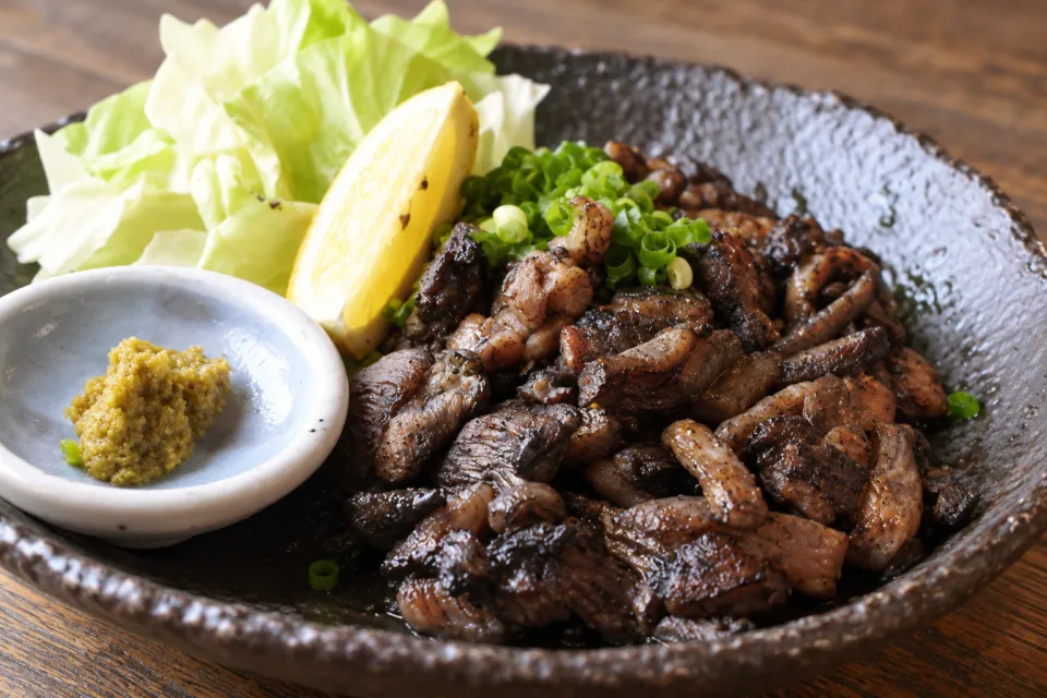 黒豚と郷土料理 青葉の地鶏の炭火焼き