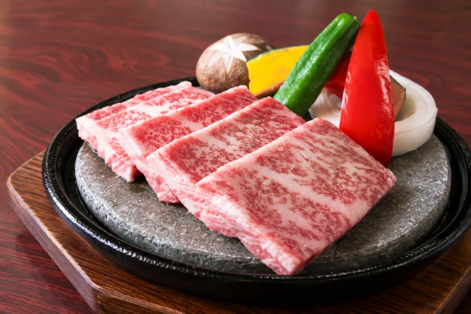 黒豚と郷土料理 青葉の黒毛和牛石焼ステーキの肉と野菜