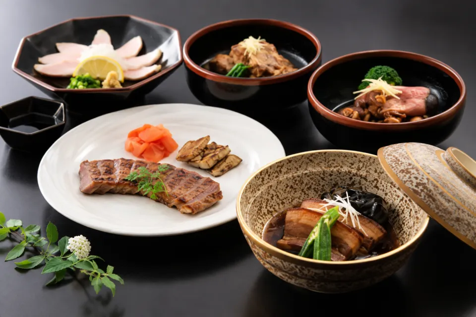 黒豚料理 あぢもりの黒豚料理盛り合わせ