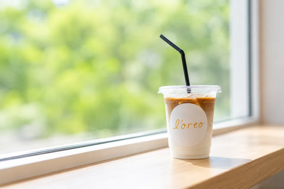l'ortoの氷入りの淡色ドリンク