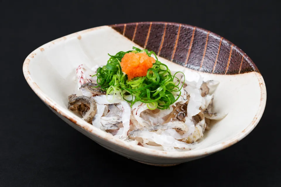 松山鯛めし 秋嘉 本店の薬味を添えた鯛皮ポン酢