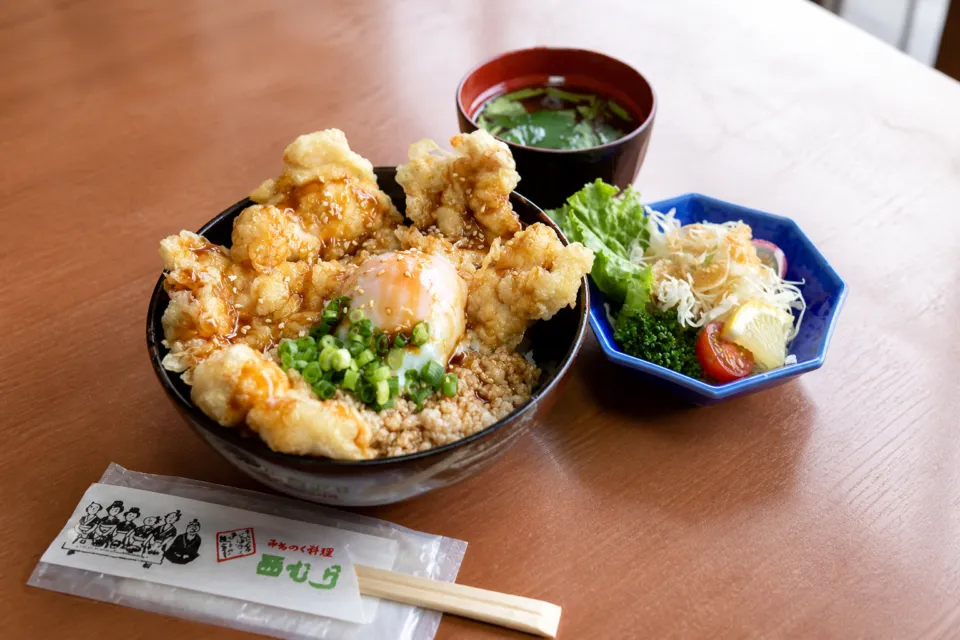 みちのく料理西むらの県産鶏の旨辛天丼ランチ