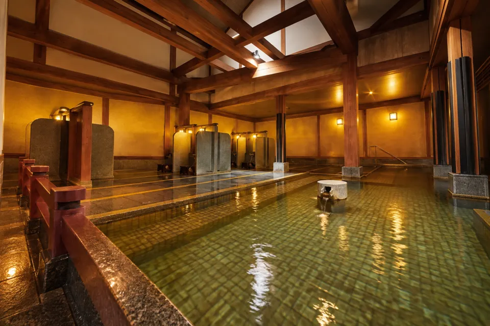三朝薬師の湯 万翆楼のお薬師さま乃湯の露天風呂
