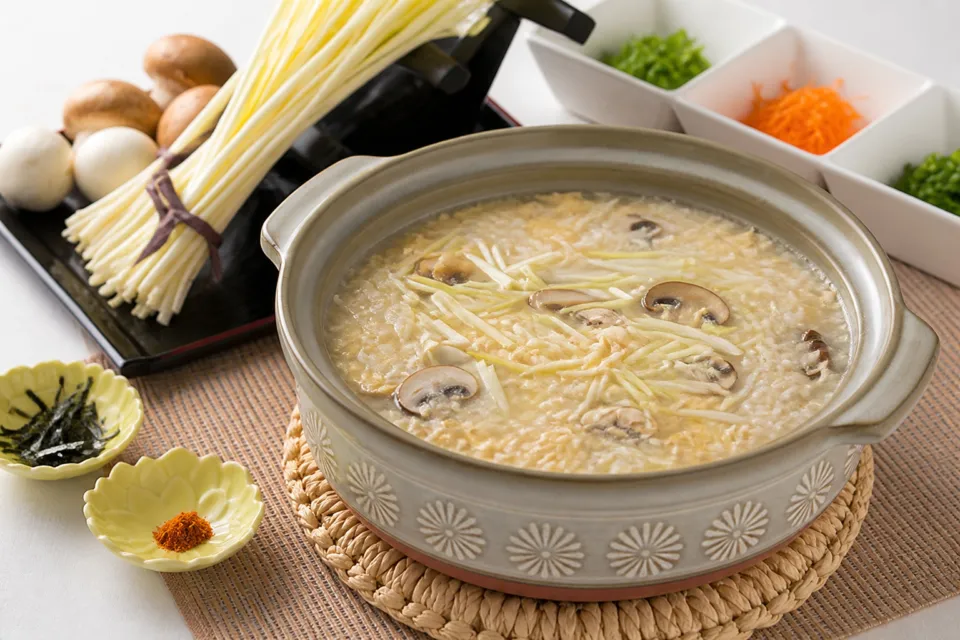 三井ガーデンホテル岡山の朝食で提供する黄ニラ雑炊