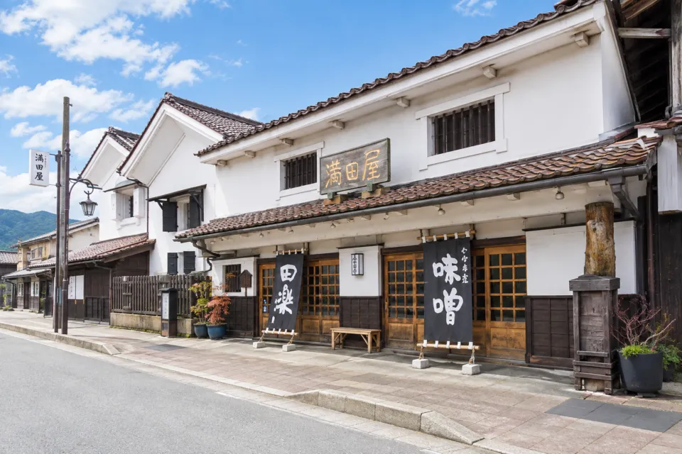 満田屋の歴史ある建物を生かした外観