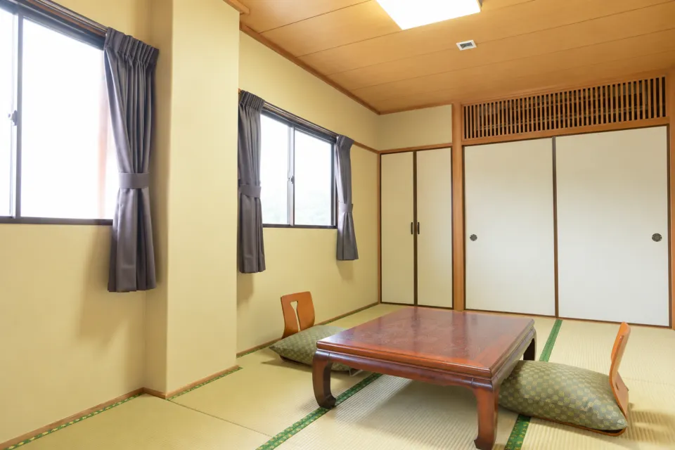 宮島シーサイドホテルの本館ノービュー和室の座卓