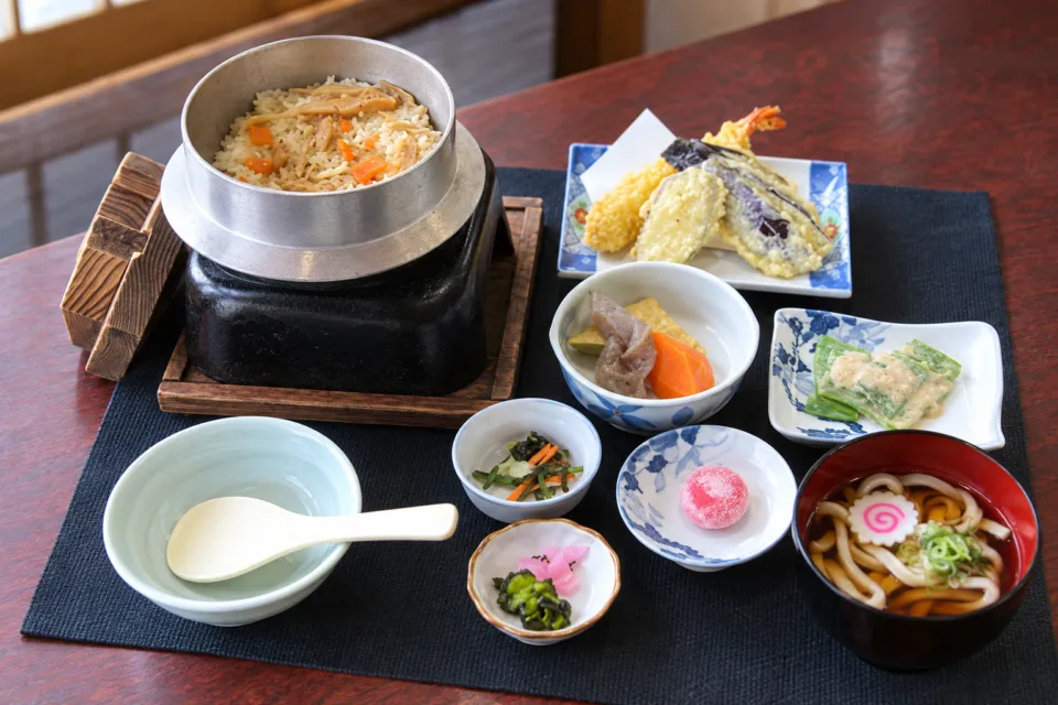 長瀞屋の釜飯定食