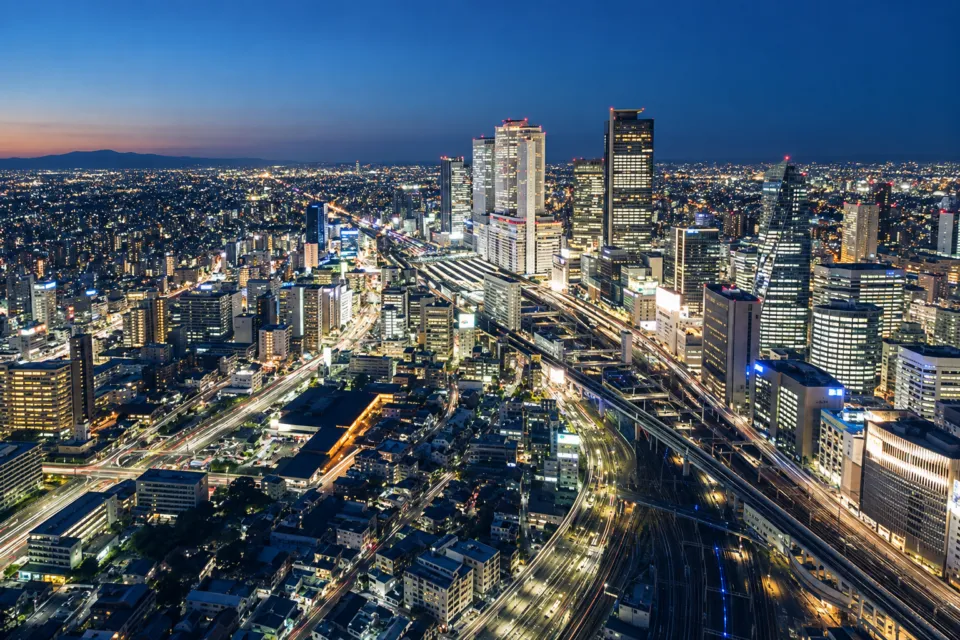 名古屋プリンスホテル スカイタワーの名古屋駅周辺の高層ビルと夜景