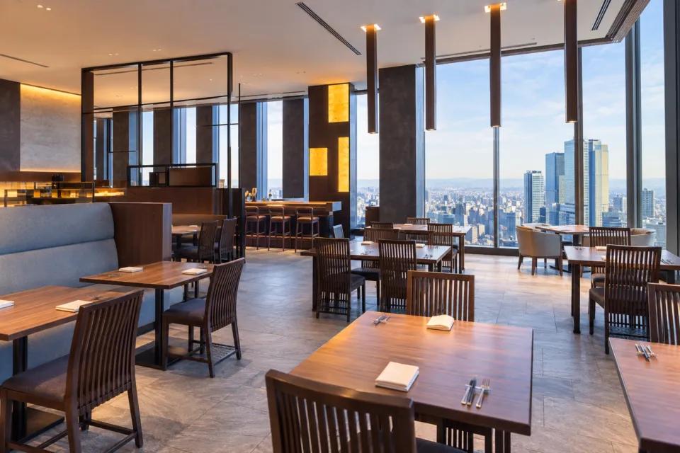 名古屋プリンスホテル スカイタワーの街並みを望むSky Dining 天空のテーブル席