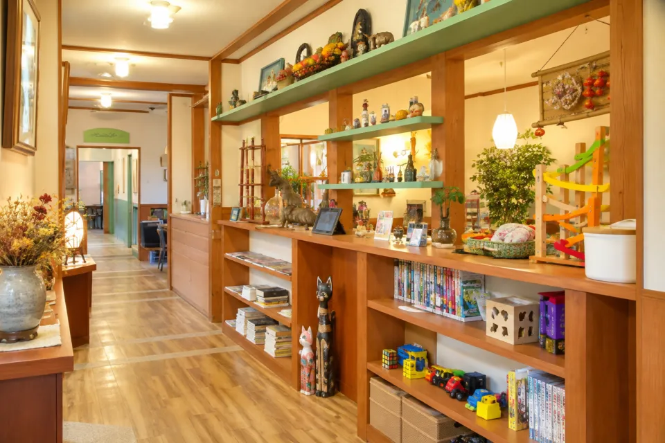 ナチュラルグレースの店内の通路と棚