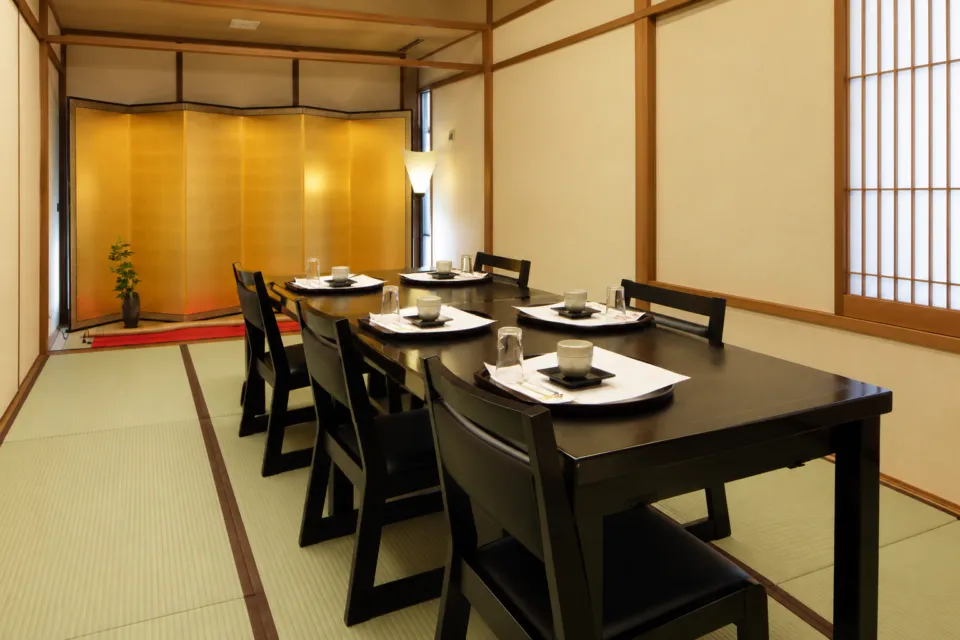 日本料理 ひょうたんやの金屏風のある個室