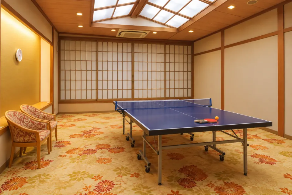 日光きぬ川ホテル三日月の卓球台と椅子
