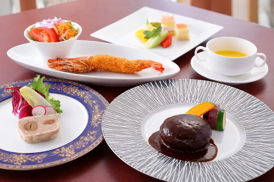 オーシャンリゾートホテル&スパ うみんぴあのレストランのコース料理
