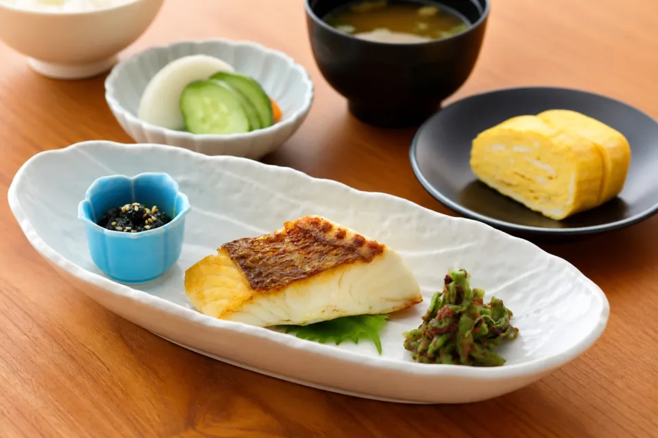 岡山ビューホテルの鉄板で焼き上げた魚と彩り野菜の朝食皿