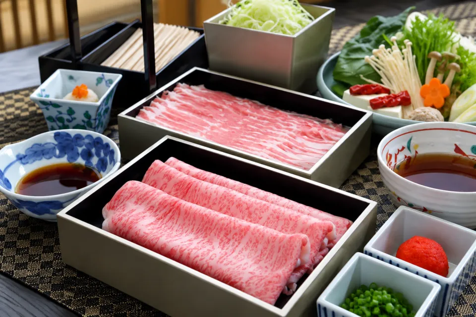 近江肉 こまきちの牛と豚の食べ比べつゆしゃぶ