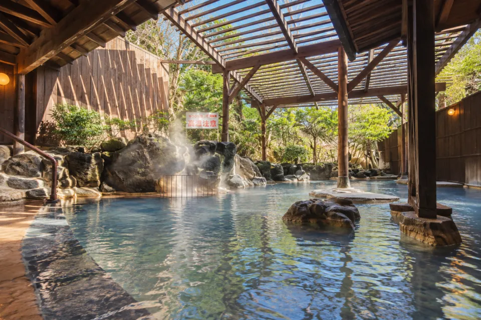 おにやまホテルの屋根付き露天風呂