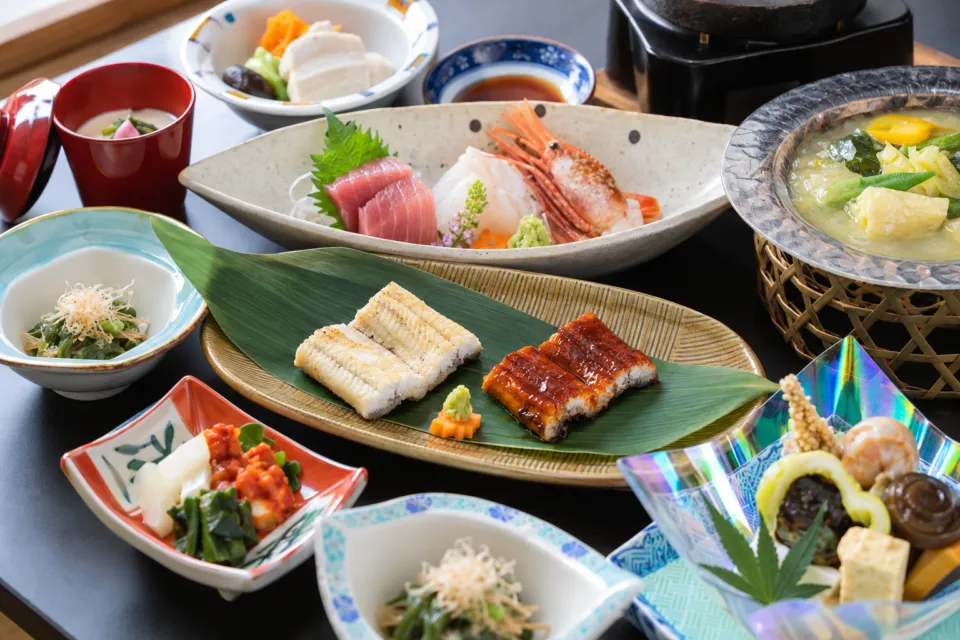 大沢温泉 山水閣の季節の会席料理の一例