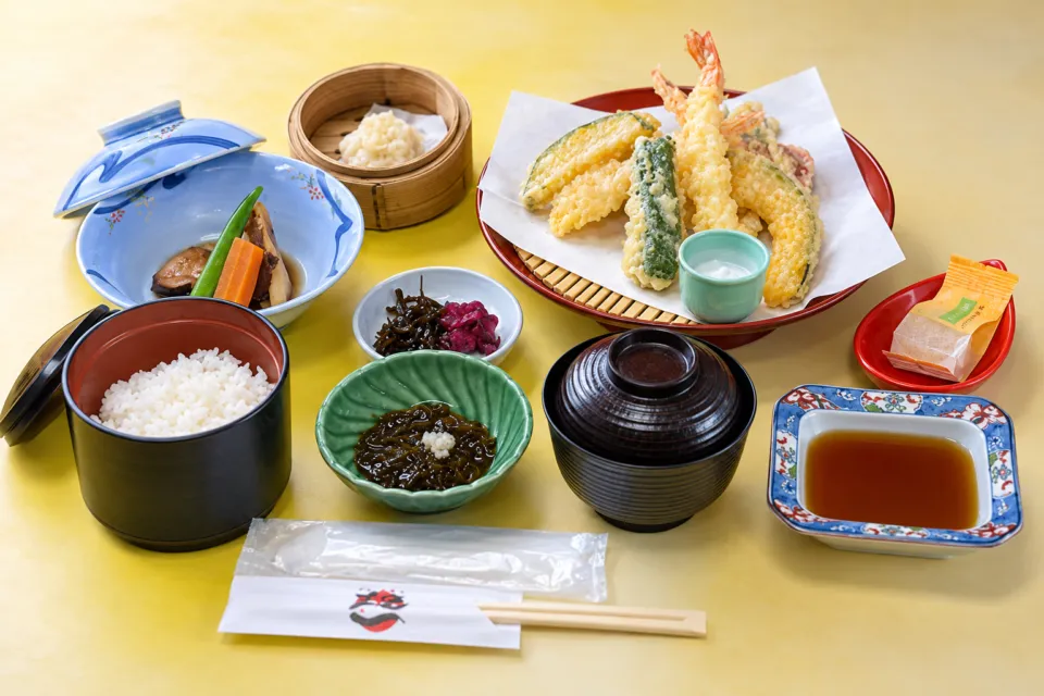 お魚処 玄海の天ぷらを中心とした御膳
