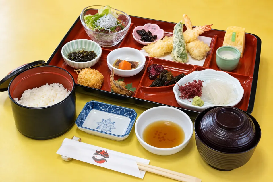 お魚処 玄海の天ぷらとご飯の昼の御膳