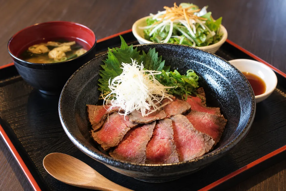 近江牛と近江鶏の店 近江や 蔵のローストビーフ丼