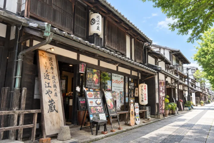近江牛と近江鶏の店 近江や 蔵の店舗の外観と入口