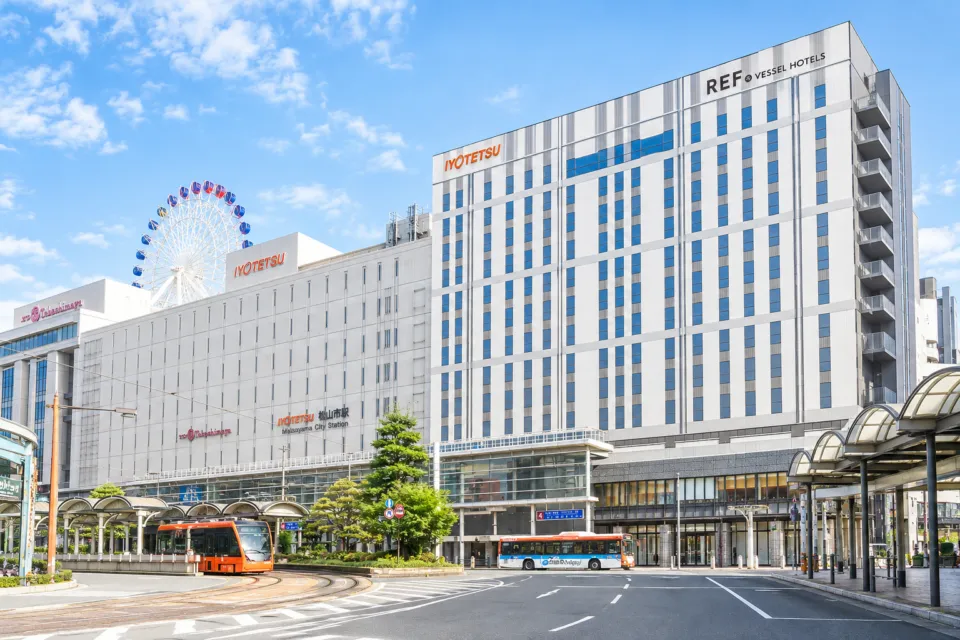 レフ松山市駅 by ベッセルホテルズの松山市駅前の外観