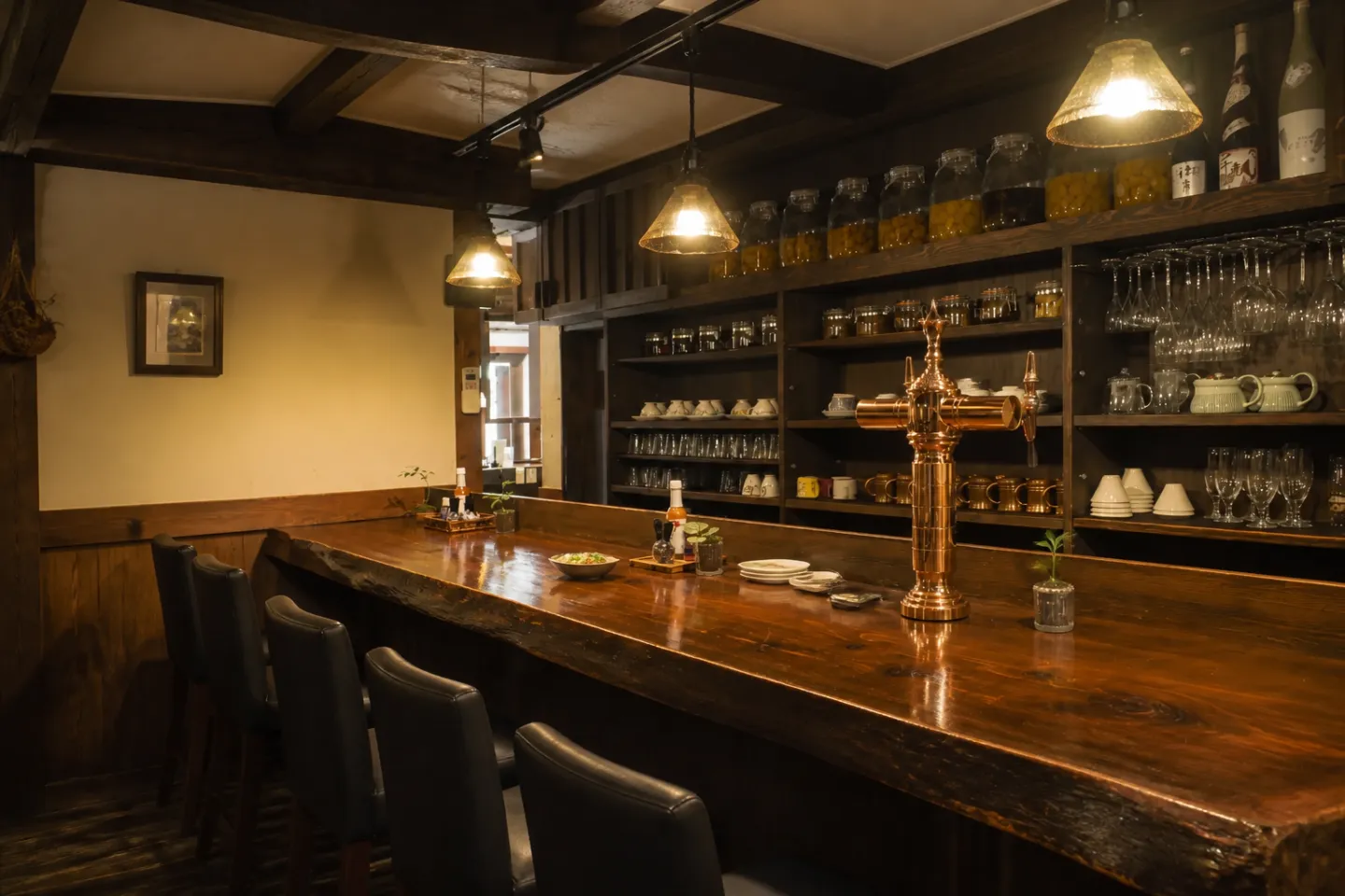 Restaurant＆Cafe わろく屋の木製カウンター席