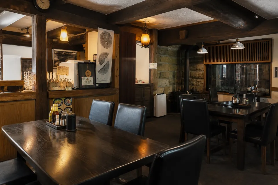Restaurant＆Cafe わろく屋の古民家を生かした店内