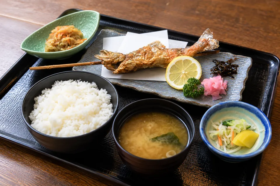 レストランHAMAのやまめの唐揚げセット