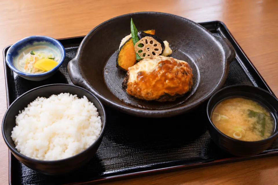 レストランHAMAのハンバーグチーズ焼きセット
