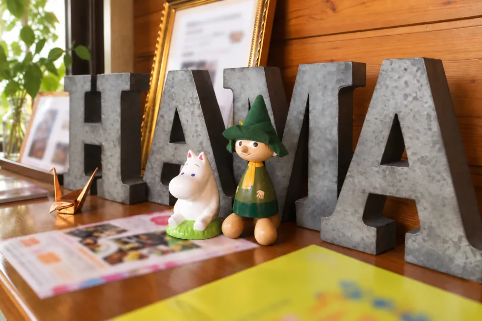 レストランHAMAの店名を飾った店内ディスプレー