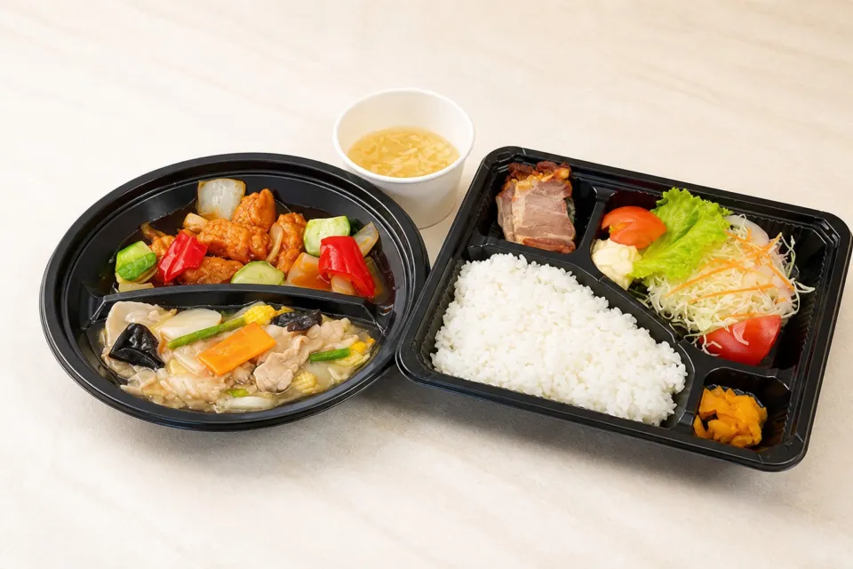 レストラン 東洋軒の八宝菜と酢豚の弁当