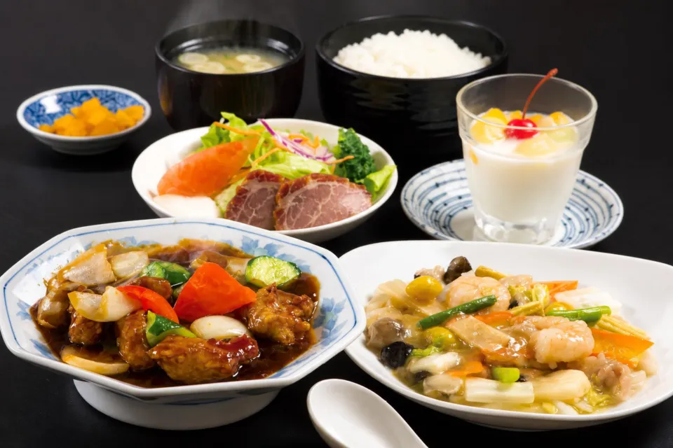 レストラン 東洋軒の酢豚と八宝菜のセット