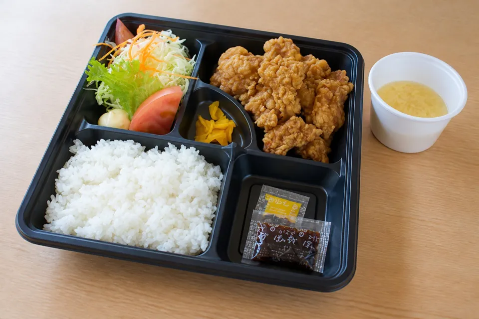 レストラン 東洋軒の本家とり天弁当
