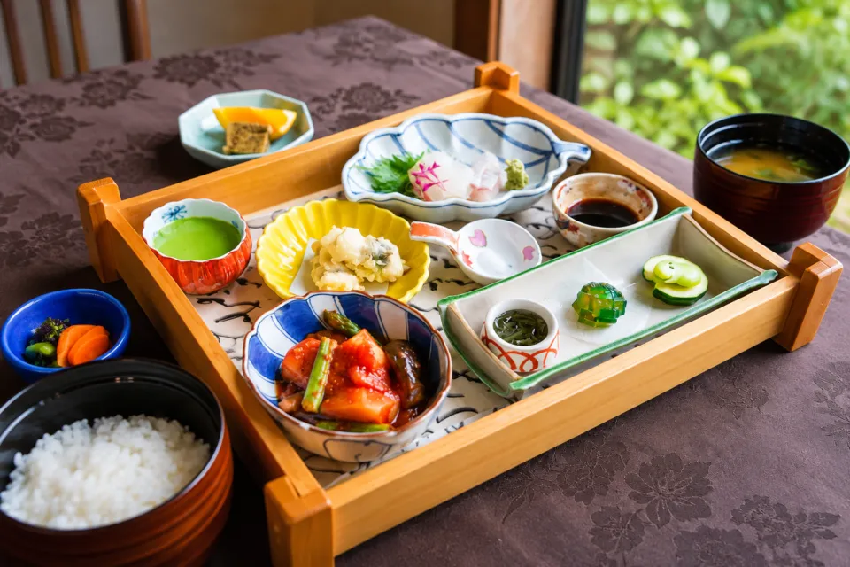 レストラン蔦の彩り御膳の料理