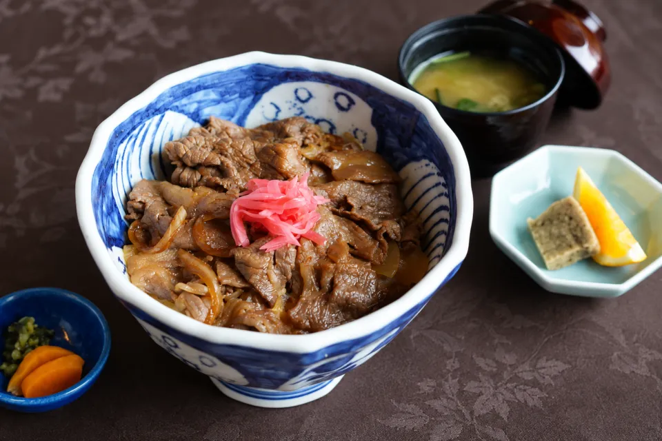 レストラン蔦の県産牛クラシタロース丼