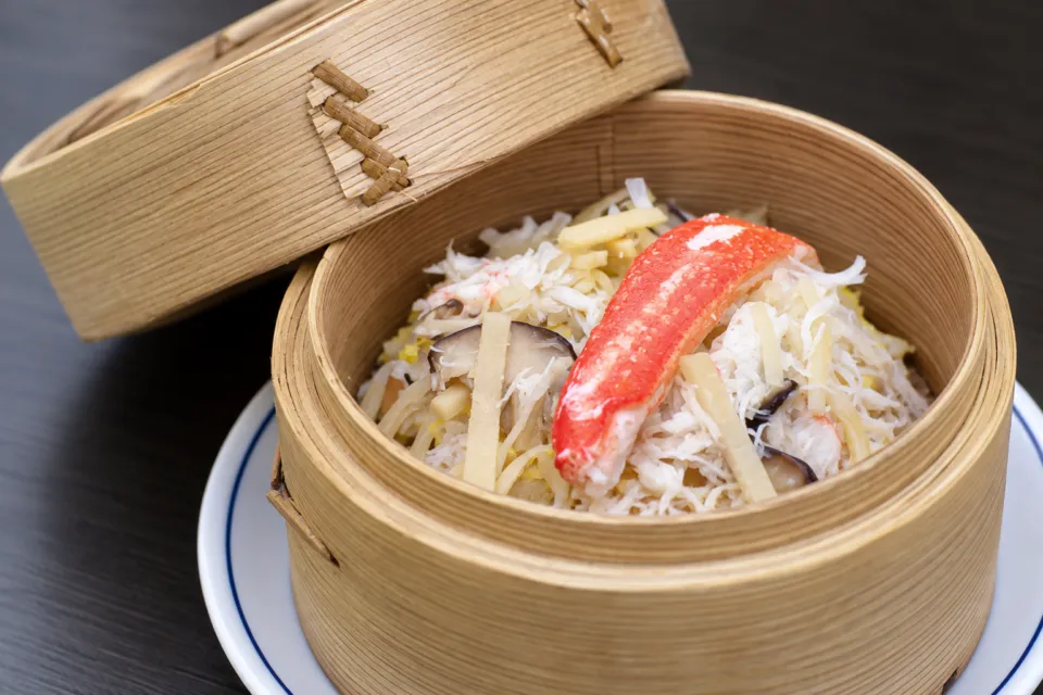 臨江館の蒸籠料理の一例